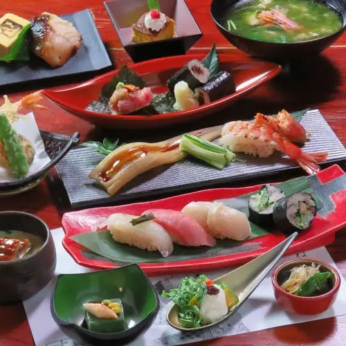 シャリには味わいまろやかな赤酢使用!本格江戸前鮨
