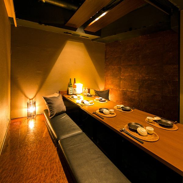 [Minimum 2 people] Fully private rooms with doors to protect privacy are also available! The horigotatsu seats with a Japanese atmosphere are perfect for banquets at work.Please enjoy sake in a space that enlivens Echigo cuisine.We will prepare a private room according to the number of people from 2 people.