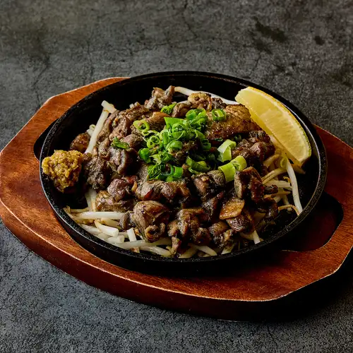 はかた地鶏もも肉の丸ごと炭火焼き