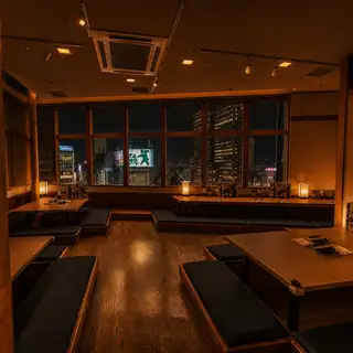 [Sunken seating area] Seating for 8-10 people