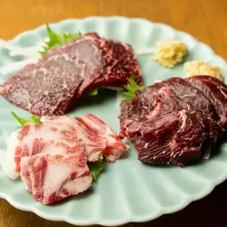 くじら肉刺し3点盛り