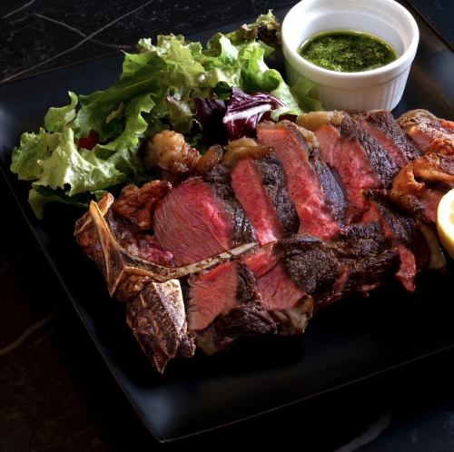 Trattoria EnZone名物【Tボーンステーキ　サルサヴェルデと共に】