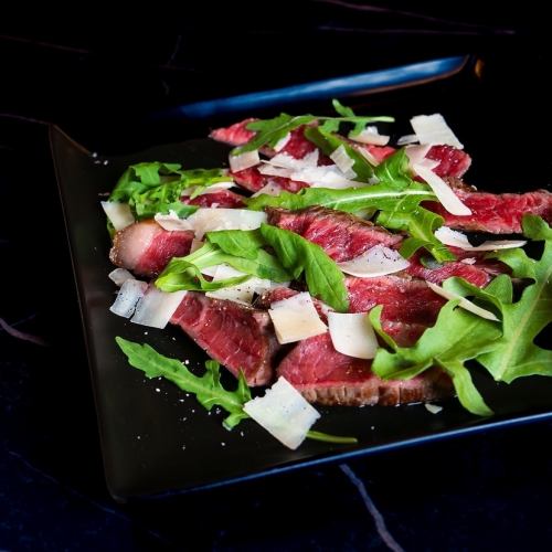 牛イチボ肉のタリアータ