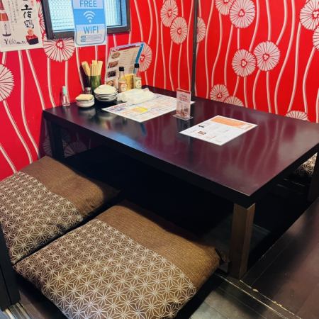 会社の宴会など団体の方でのご利用の方も安心してご利用いただける掘りごたつ席をご用意しております。広々として寛ぎやすいので居心地もよくオススメ！※ご予約の際はお早めにご連絡ください。