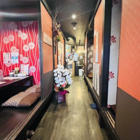 会社の宴会など団体でご利用したいお客様には貸し切りのご予約を承っております。～30名様までご利用いただけますので、貸し切りのお考えの幹事様はお早めにご相談ください。