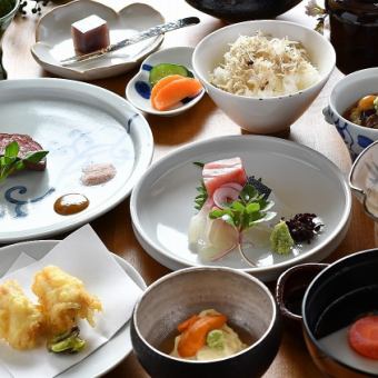 [仅限食物]午餐怀石套餐 5,500 日元（需预约）
