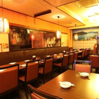 A casual table floor is perfect for a casual party with a friend from the office or a casual party with friends! There are many seats for up to 4 people / 6 people / 8 people on the floor.You can also arrange tables and arrange banquet seats for about 12 to 20 people!