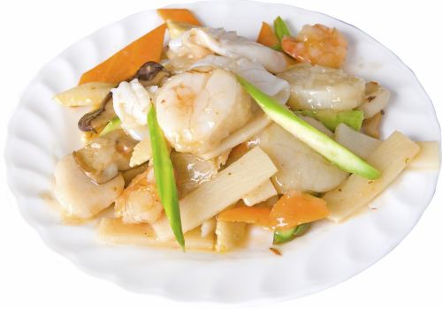 Stir-fried three kinds of seafood