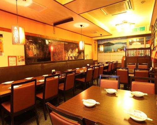 For lunch! We have many table seats available for casual use♪