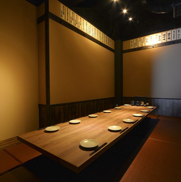 和風の雰囲気。古民家をイメージした店内は、畳と掘りごたつでゆったりとくつろげます。足を伸ばしてゆっくりとおくつろぎください。2~6名様用の個室テーブル席や2~42名様用の個室掘りごたつ席もあるので、デートで使っても◎大人数の歓送迎会などにも◎