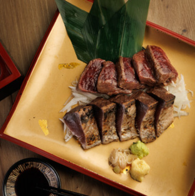 【3H飲放】朝採れ旬魚造りなど北海和食×カツオ藁焼きや天麩羅に豚重『華』全9品7840円⇒7000円