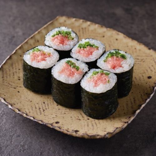 【生本マグロ】ねぎトロ巻き／トロたく巻き