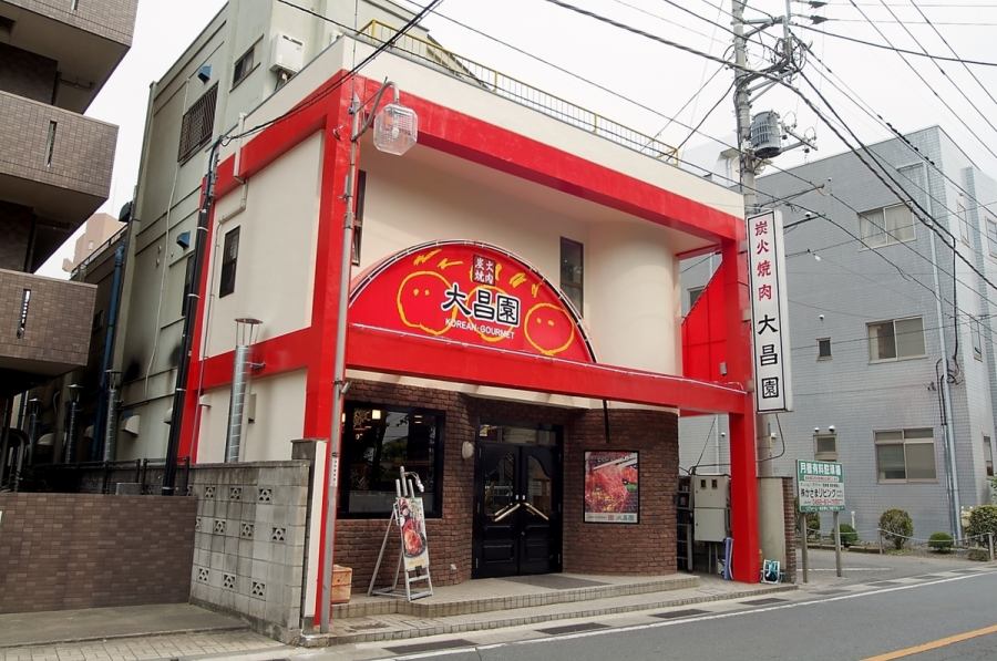 Tobu Tojo Line "Sakado Station" 5 min. Walk! The red exterior is an eye-catching shop ◎ The inside of a calm atmosphere can be used without everyday choice of meals, banquets or charter scenes.