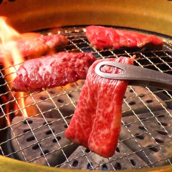 【テイクアウト】上カルビや上ハラミを使用した厳選肉2種◎胡蝶特選やきにく弁当 2750円（税込）