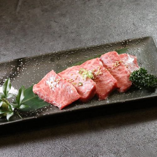 【お祝い・記念日にぴったり】黒毛和牛の達人が丹精込めて育てた和牛・盛岡牛特上ロース!3200円(税込)