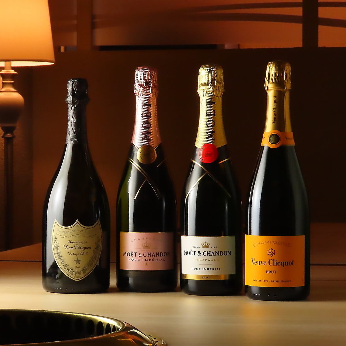 ワインやシャンパンで共に、特別な夜を演出♪心に響くクリスマス