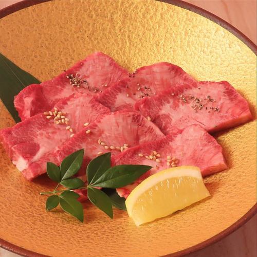 We have everything from standard cuts to premium cuts, Wagyu beef, and special selections.Our proud selection of tongue dishes allows you to choose based on your preferred flavor!