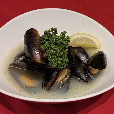 ムール貝のガーリックバター白ワイン蒸し