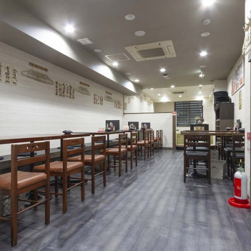 2名様から60名様まで対応可能。3階フロア。最上階の3階では隠れ家気分でお楽しみいただけます。もちろん宴会にも◎