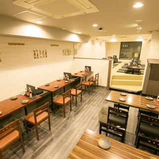 2階フロアは最大34名様、3階フロアは最大60名様まで貸切対応が可能です。イベントの打ち上げや大人数の宴会、同窓会などぴったり！他のフロアから独立しているため、気兼ねなく盛り上がれます。是非お気軽にお問合せください♪
