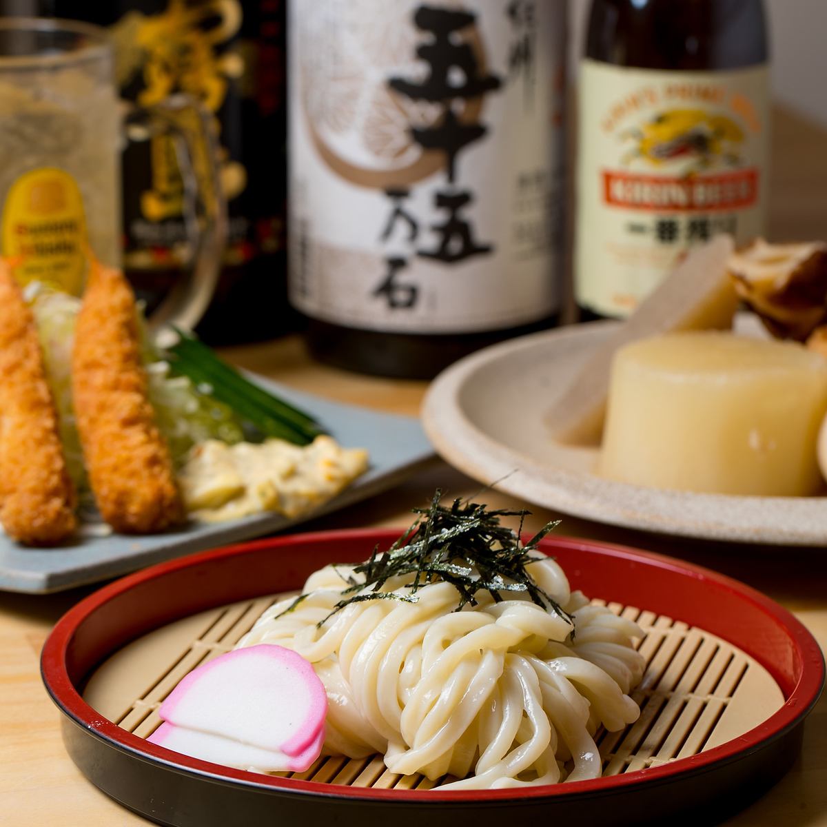 Enjoy our homemade udon noodles and carefully selected rice balls♪