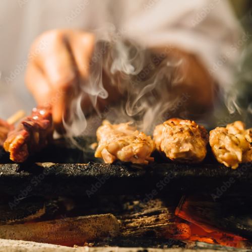 A huge hit in Shinjuku! Enjoy all-you-can-eat charcoal-grilled yakitori and fresh horse sashimi with drinks for as little as 2,900 yen!