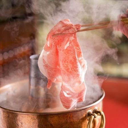 3-hour all-you-can-eat and drink course: Mochi Pork Shabu Shabu All-You-Can-Eat and Drink Course, 3,380 yen (tax included)