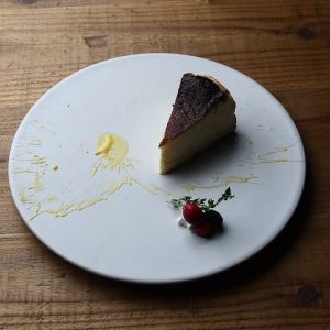 NOOM名物 自家製バスクチーズケーキ