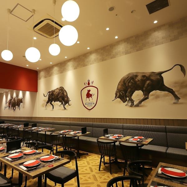 Along with the casual atmosphere, the art painted inside the store is also one of its charms.The "cow painting" created by a certain popular designer is sure to look great on Instagram.We will bring 20 different kinds of churrasco, grilled to perfection, to your table.The excitement of grabbing freshly grilled churrasco with the special tongs is second to none.Feel free to use it for entertaining or dining.