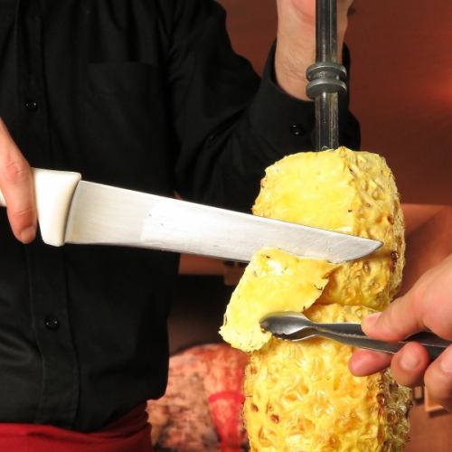 焼きパイナップル(アバカシ)も人気◆焼きたてのパイナップルは甘さと香りが引き立ちます♪