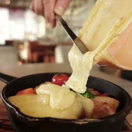Cheese raclette with grilled vegetables