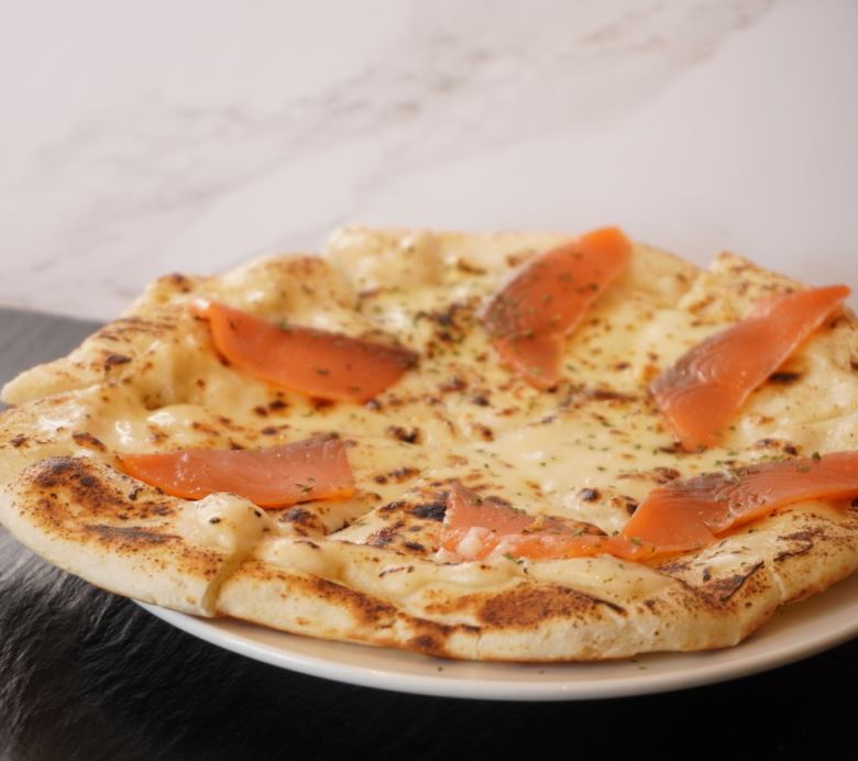 smoked salmon cream pizza