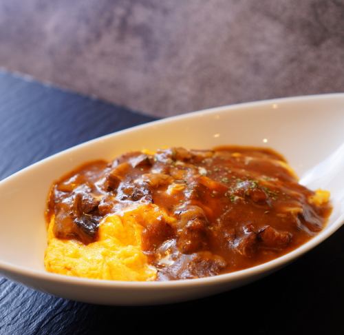 Beef stew omelet rice