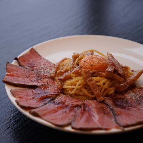 [Premium carbonara half with truffle-scented roast beef, Yumebijin egg and bacon]