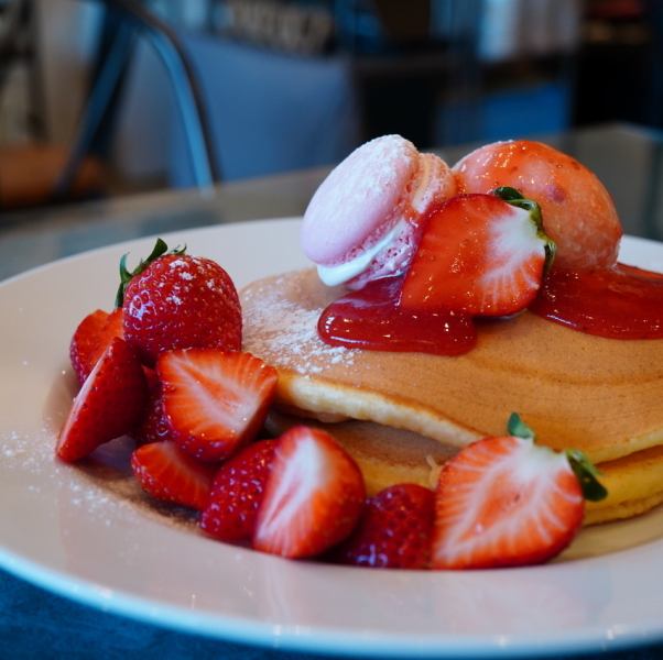 期間限定【苺のホットケーキ】