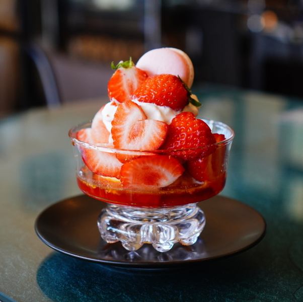 期間限定⇒【苺のプリンアラモード】