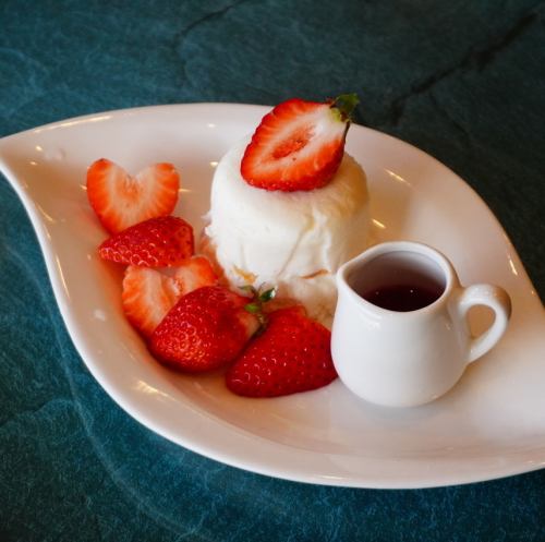 【クレームダンジュあまおうソース添え】