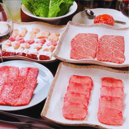 【年末派對滿足套餐】10道菜,僅需8,888日圓(含稅)。另加2,200日圓(含稅)即可享2小時暢飲!