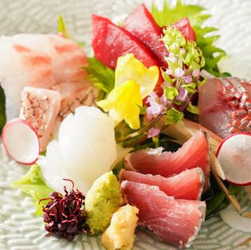 【신선도 뛰어난! 신선한 사시미】 일본 술과의 궁합이 뛰어납니다 ♪ 제철 사시미를 즐겨주세요! 매일 생선 구조