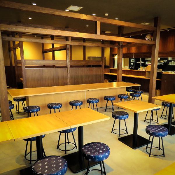 There are table seats in the shop that feels the warmth of wood! Let's drink a cup of drink together and let's get excited about daily fatigue too! Cooking dishes and flowing sake are more delicious on a fun talk ♪ A private reservation is required