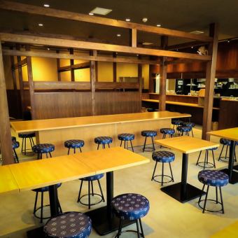 Psyllium Takoyaki tavern, a number of table seats are available.