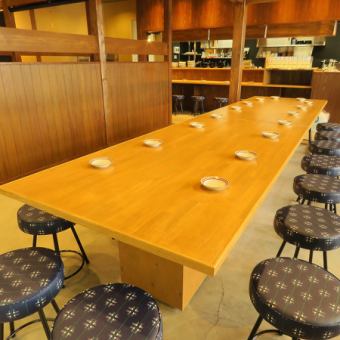 We also offer large table seats that can accommodate up to 18 people! Groups and even one person is okay.