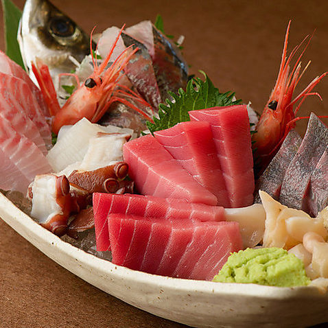 金沢の旬を使った絶品海鮮料理が味わえます。