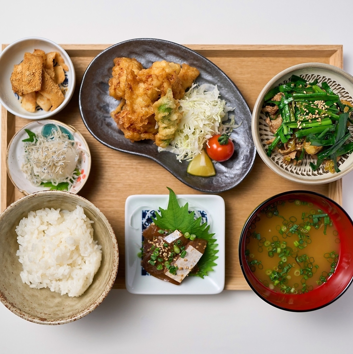 生ビールもOKの1ドリンク付！エイチの【夜定食】大分名物盛り定食/鶏