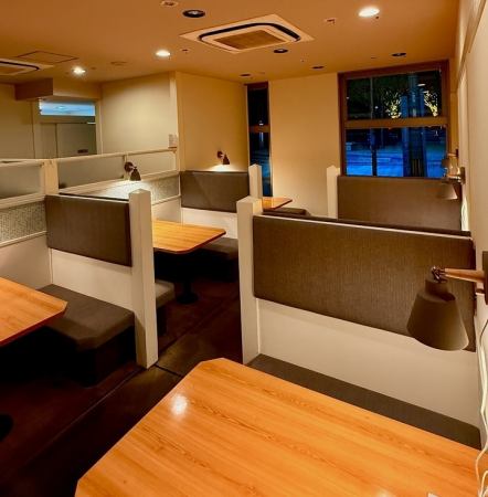 2025년 12월부터 스타트의 새로운 스페이스! 시야도 좋아져, 라이팅도 차분한 분위기에.이쪽도 최대 24분까지 개인실 공간으로 이용하실 수 있게 되었습니다.