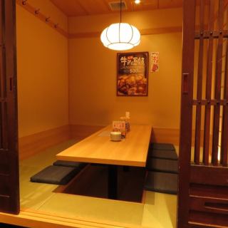 お座敷席の完全個室でゆっくりお食事できます