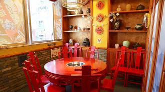 We have a private room with a round table that can accommodate up to 8 people.*Available for 8 or more people.(If you wish to use the service for 8 or fewer people, you can use it with a payment of 30,000 yen or more.)