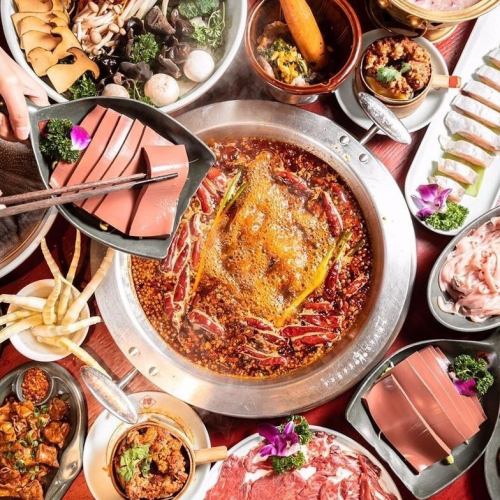 A famous hotpot restaurant that opened nearly 20 stores in Chengdu (China) in just six months has opened in Shinjuku! Sweat! A delicious and spicy medicinal soup full of spices