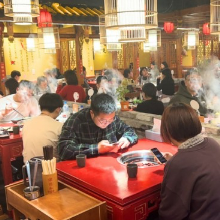 A high-quality space boasting an atmosphere featuring authentic Chinese furniture and decorations.Our extremely popular hotpot is available. Even customers who don't like spicy food can enjoy our dishes. Please relax in our spacious seats.[Osaka/Namba/Nihonbashi/Namba/Hotpot/Chinese/Private room/Birthday/Hospitality/Duck blood hotpot