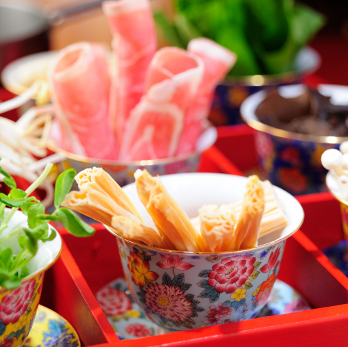 除了火锅之外，我们还有很多精美的中餐♪从餐厅的装修到食物都非常讲究◎请尽情享受♪